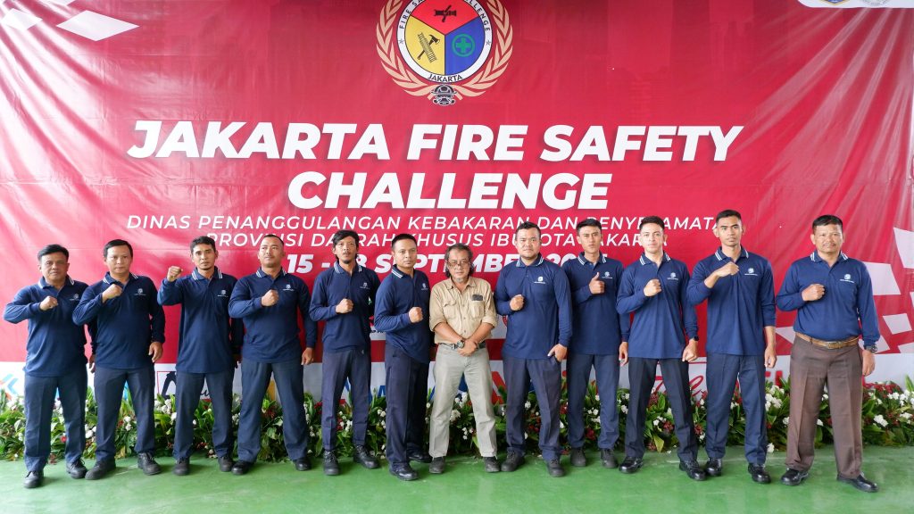 Tim PT MAP mengikuti Jakarta Fire Safety Challenge 2025 dengan nomor urut 3, berpartisipasi dalam berbagai simulasi pemadaman dan penyelamatan kebakaran.